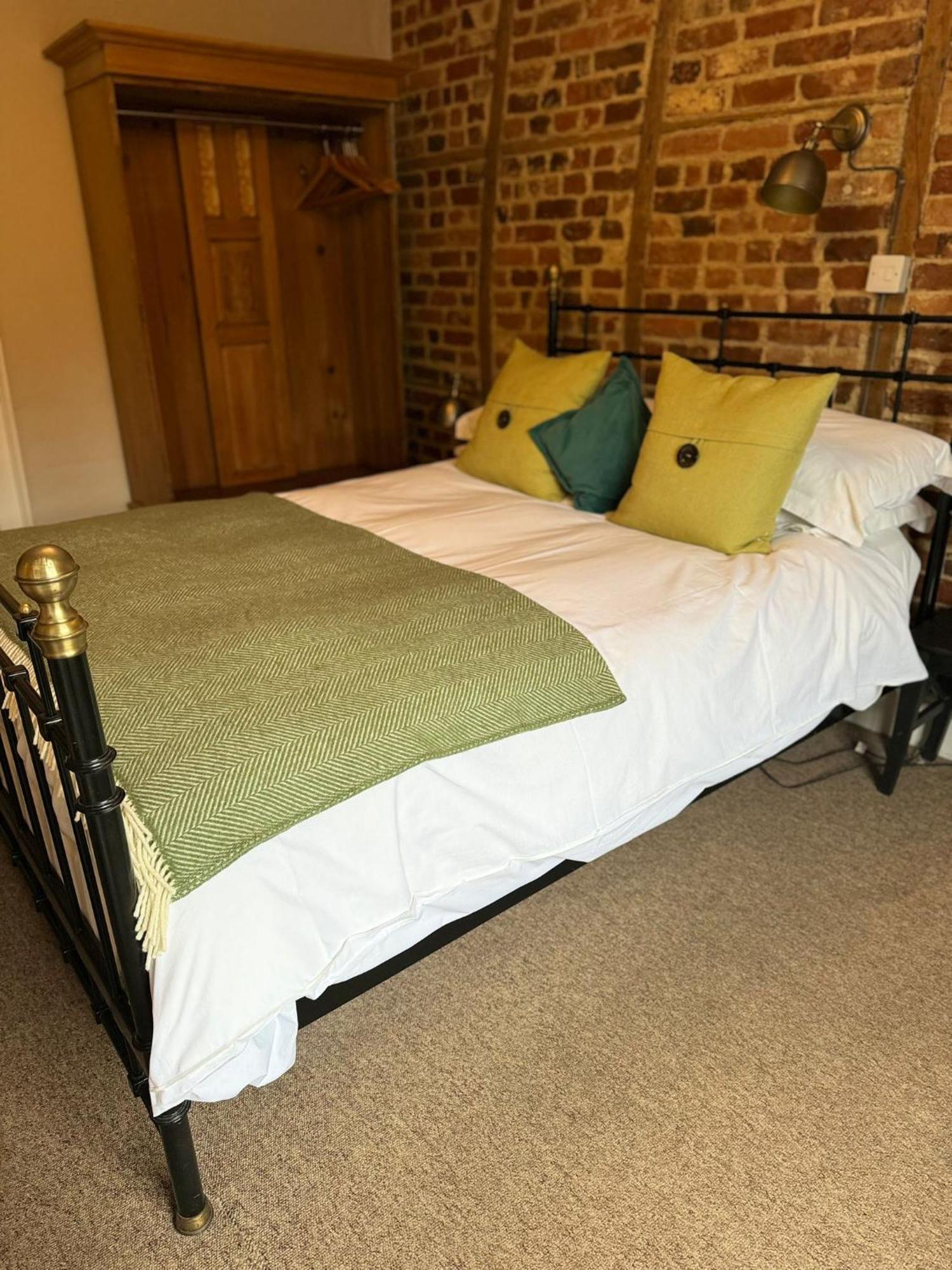 Hotel The Crown Aldbourne Exterior foto