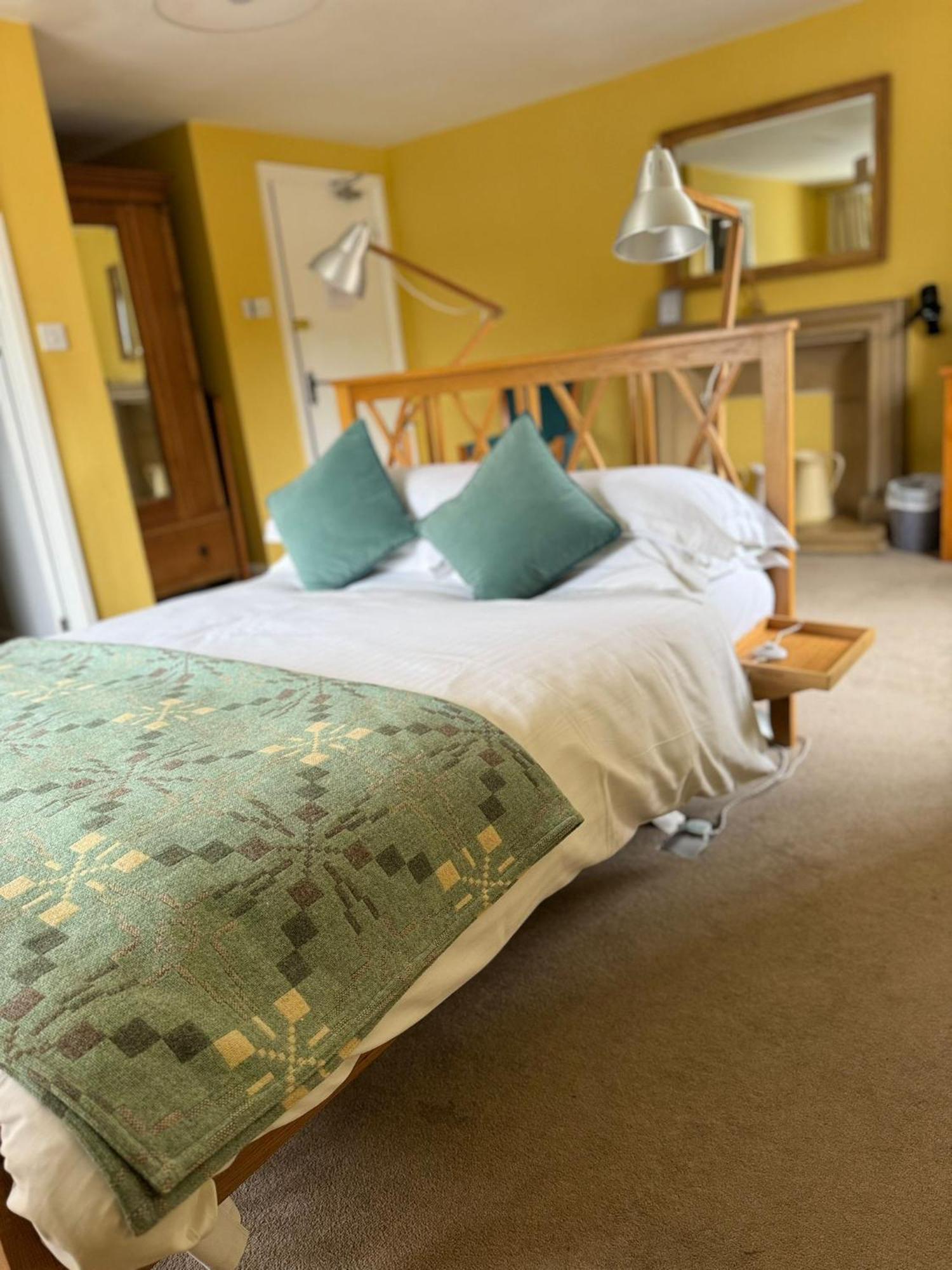 Hotel The Crown Aldbourne Exterior foto