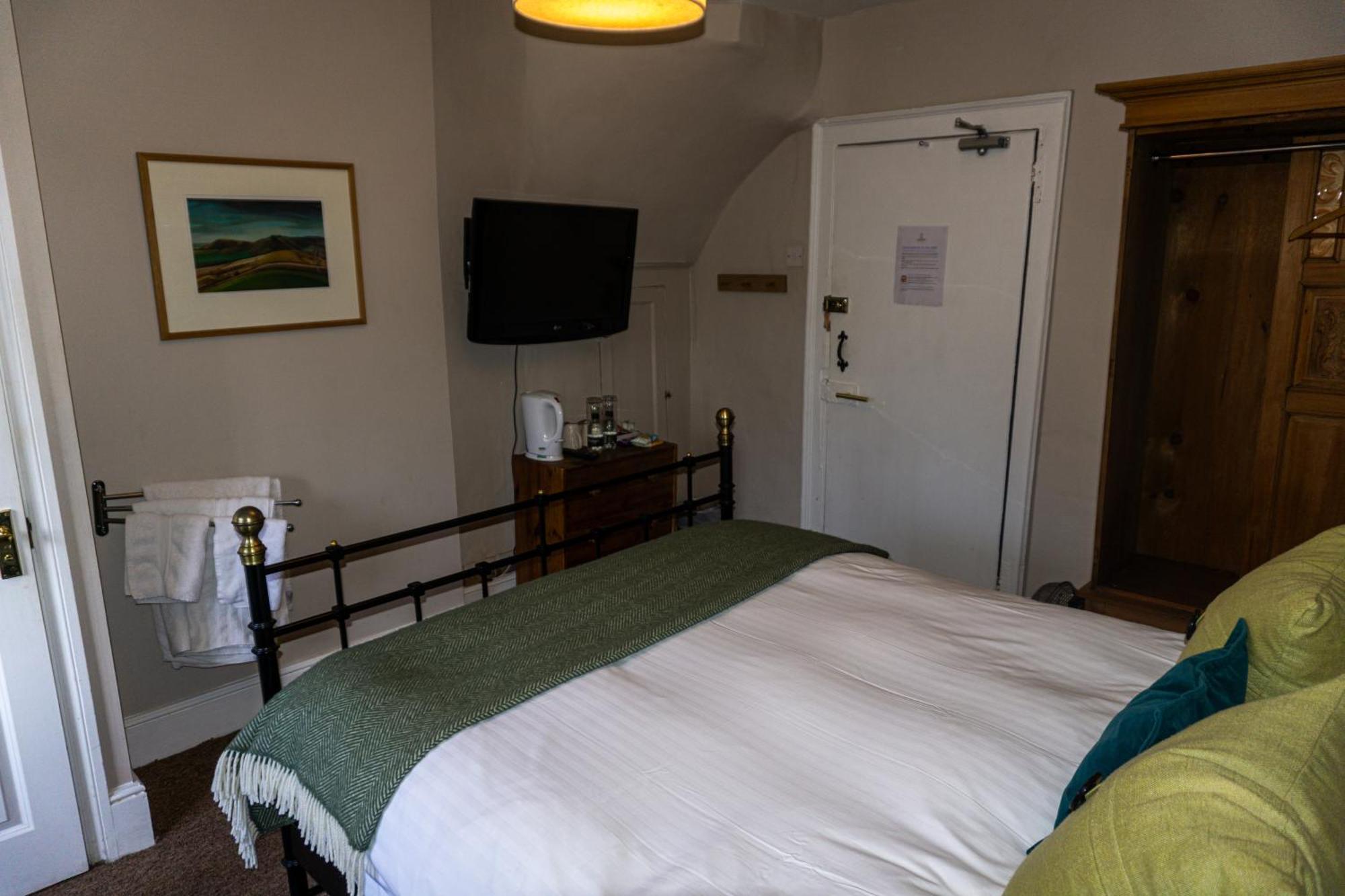 Hotel The Crown Aldbourne Exterior foto