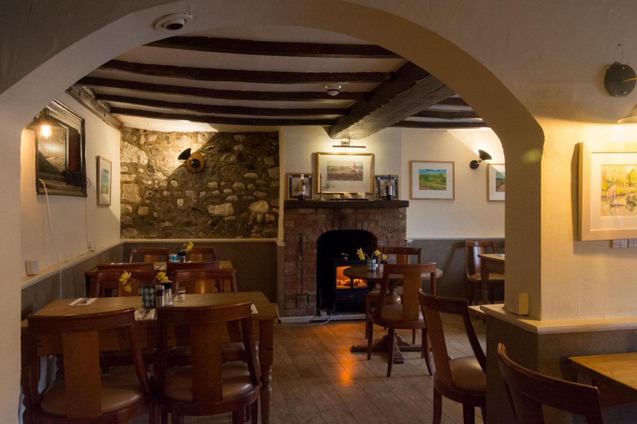 Hotel The Crown Aldbourne Exterior foto